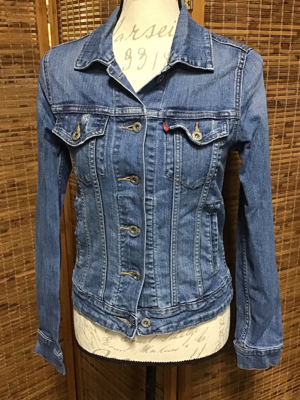 Levi's Medium Blue Women's Fitted Denim Jacket